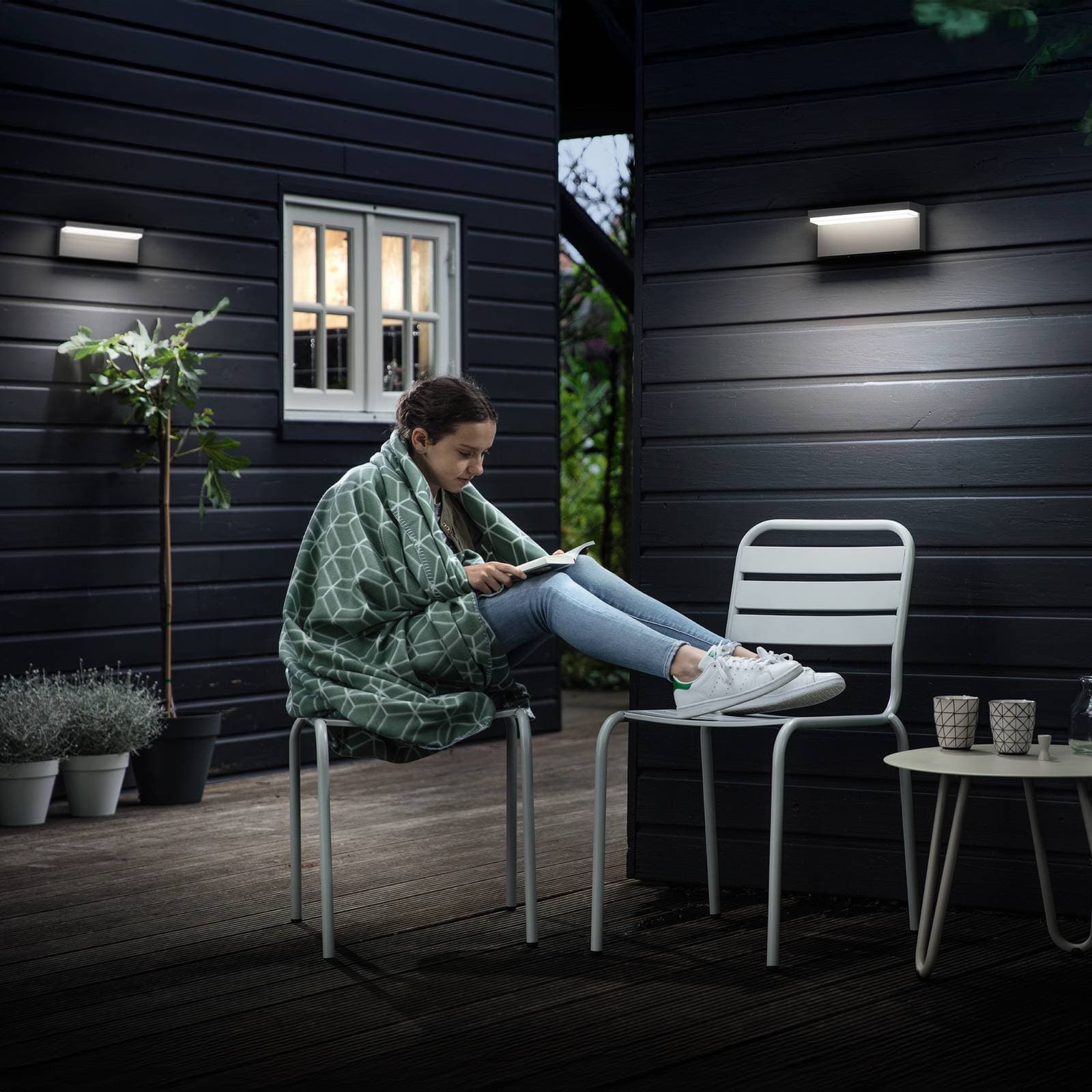 Philips LED vonkajšie nástenné svietidlo Bustan UE, balenie po 2 ks, 2 700 K
