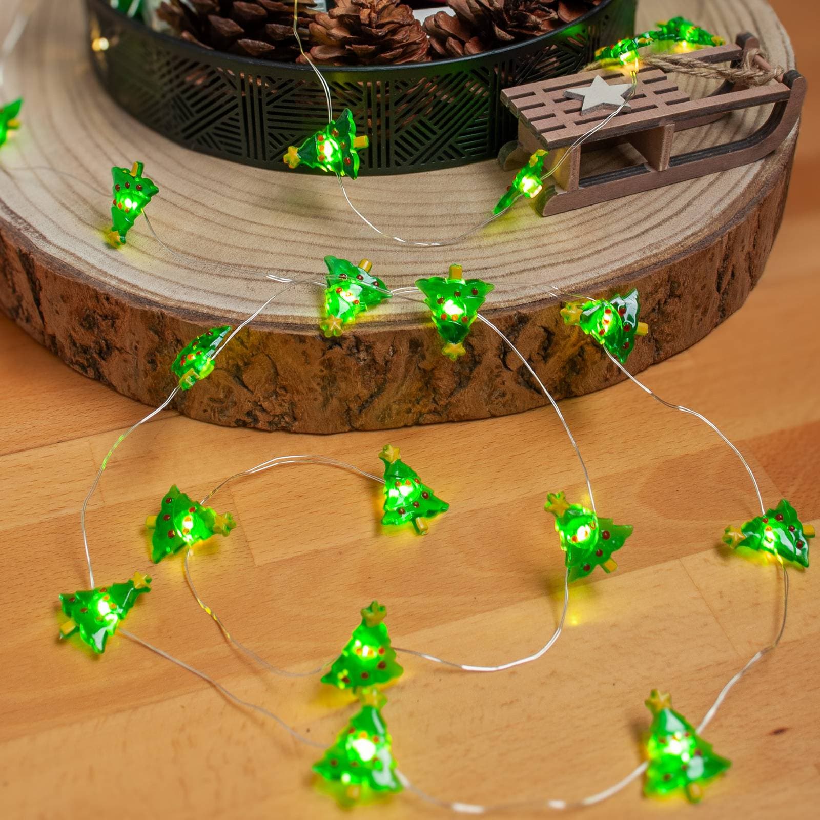 Lindby LED rozprávkové svetlá Motje, vianočné stromčeky, 320 cm, IP20