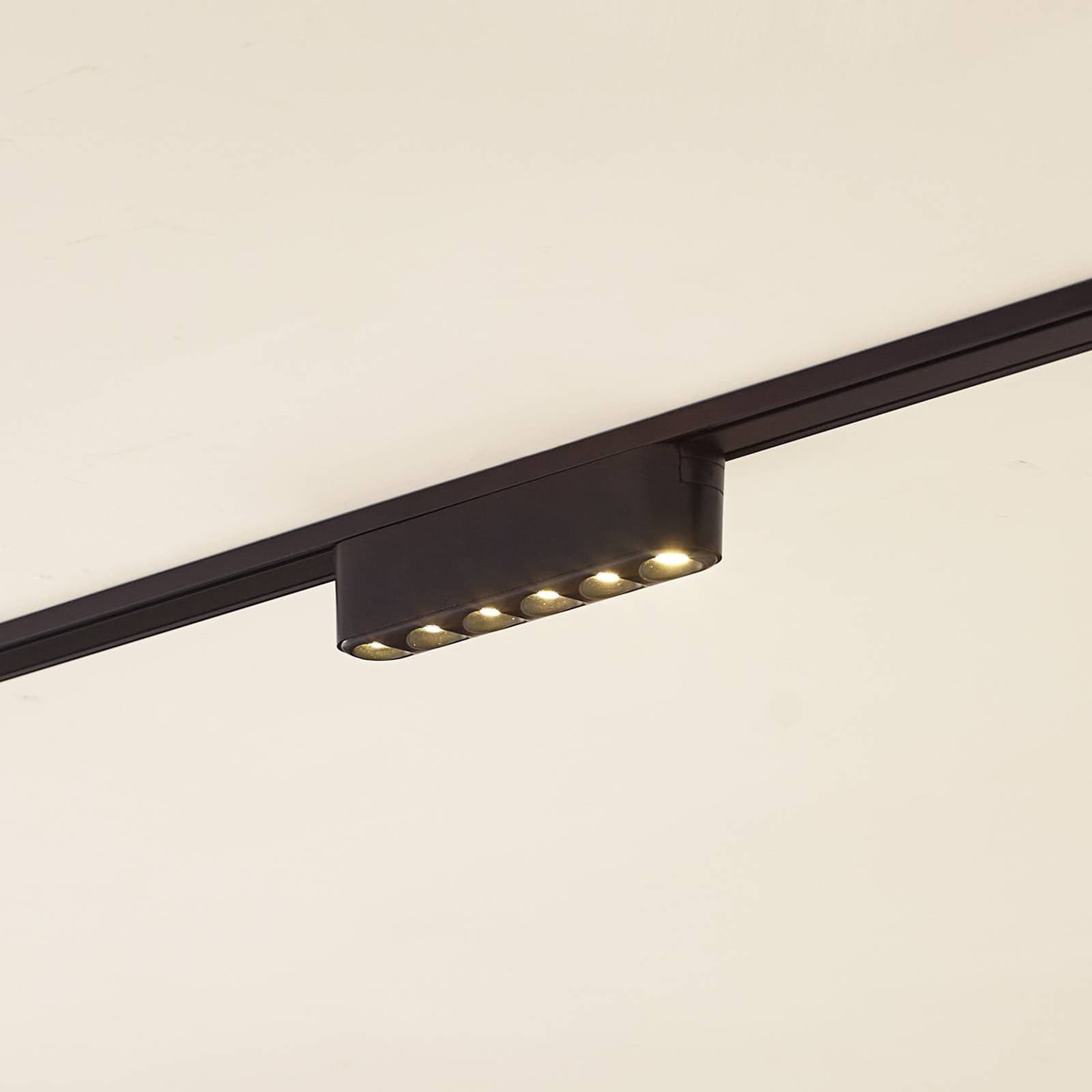 Lindby LED pásik 48V Lumaro, čierny, 6 bodov, 2,4 cm, stmievateľný