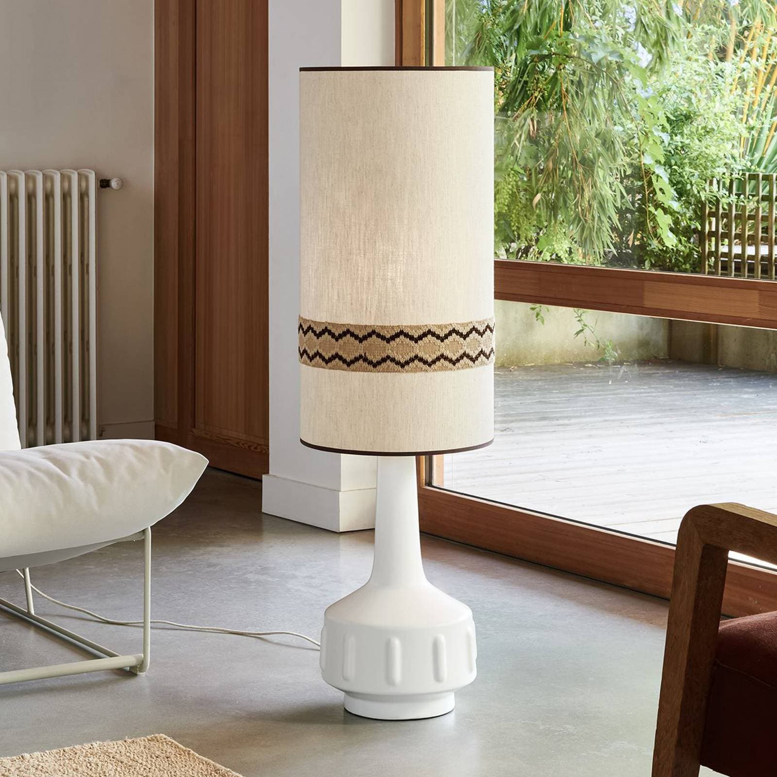 MARKET SET stojacia lampa Jimmy, biela/béžová, lemovanie, 121 cm
