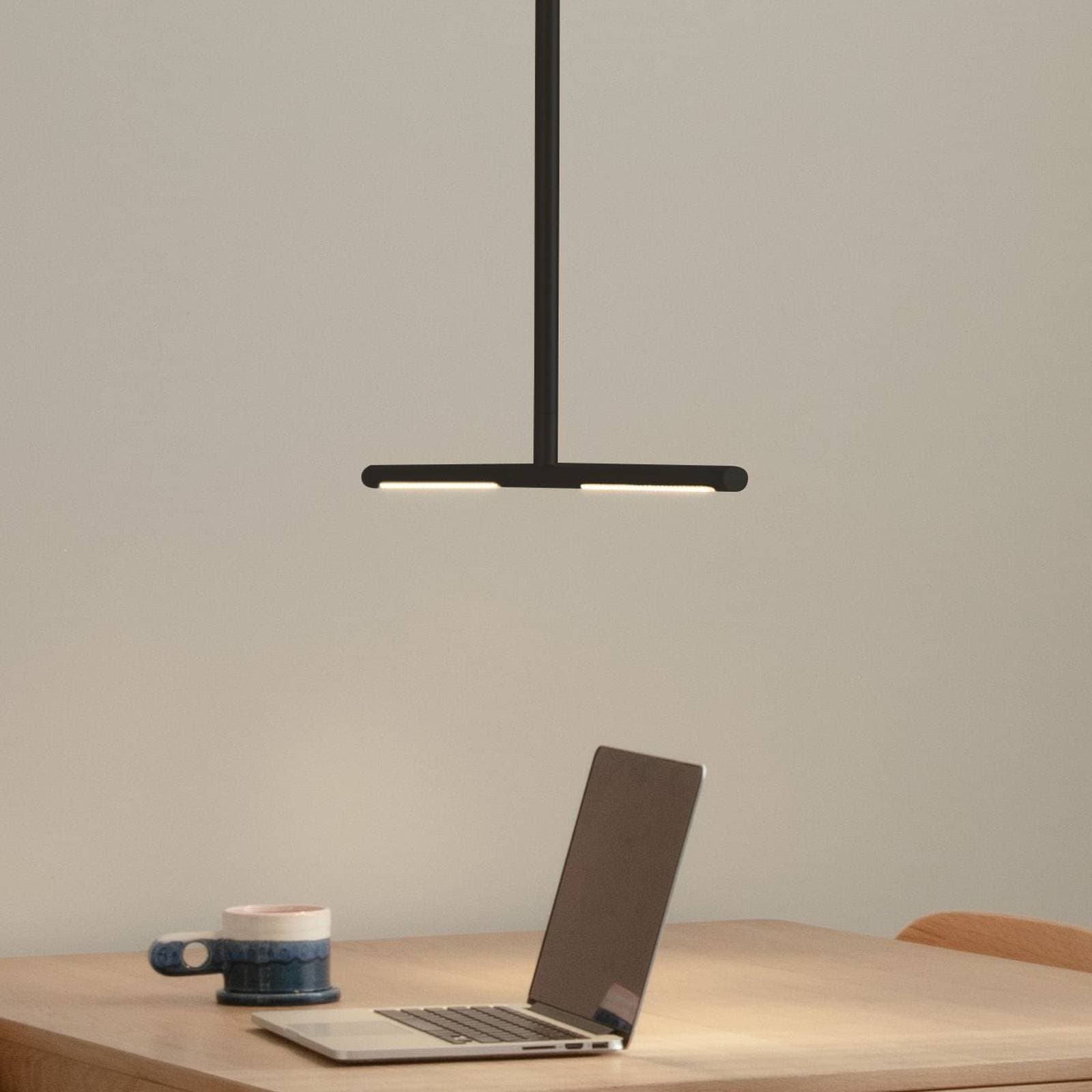 UMAGE LED závesné svietidlo Omni, čierne, 2-pl., dĺžka 74 cm