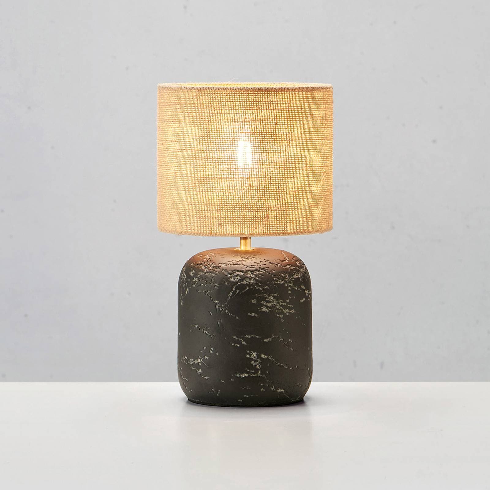 Stolová lampa Montagna, betón, juta, výška 45 cm