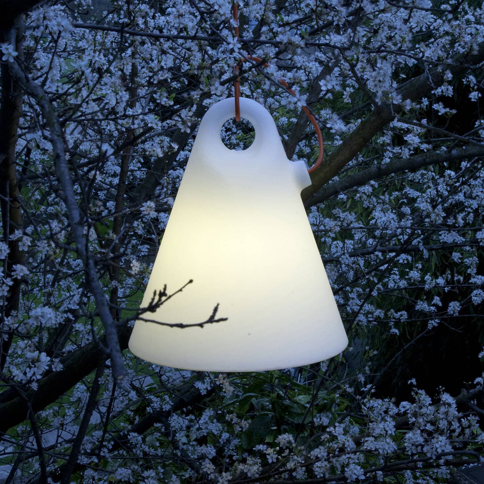 Martinelli Luce Vonkajšia závesná lampa Trilly, zástrčka, Ø 45 cm