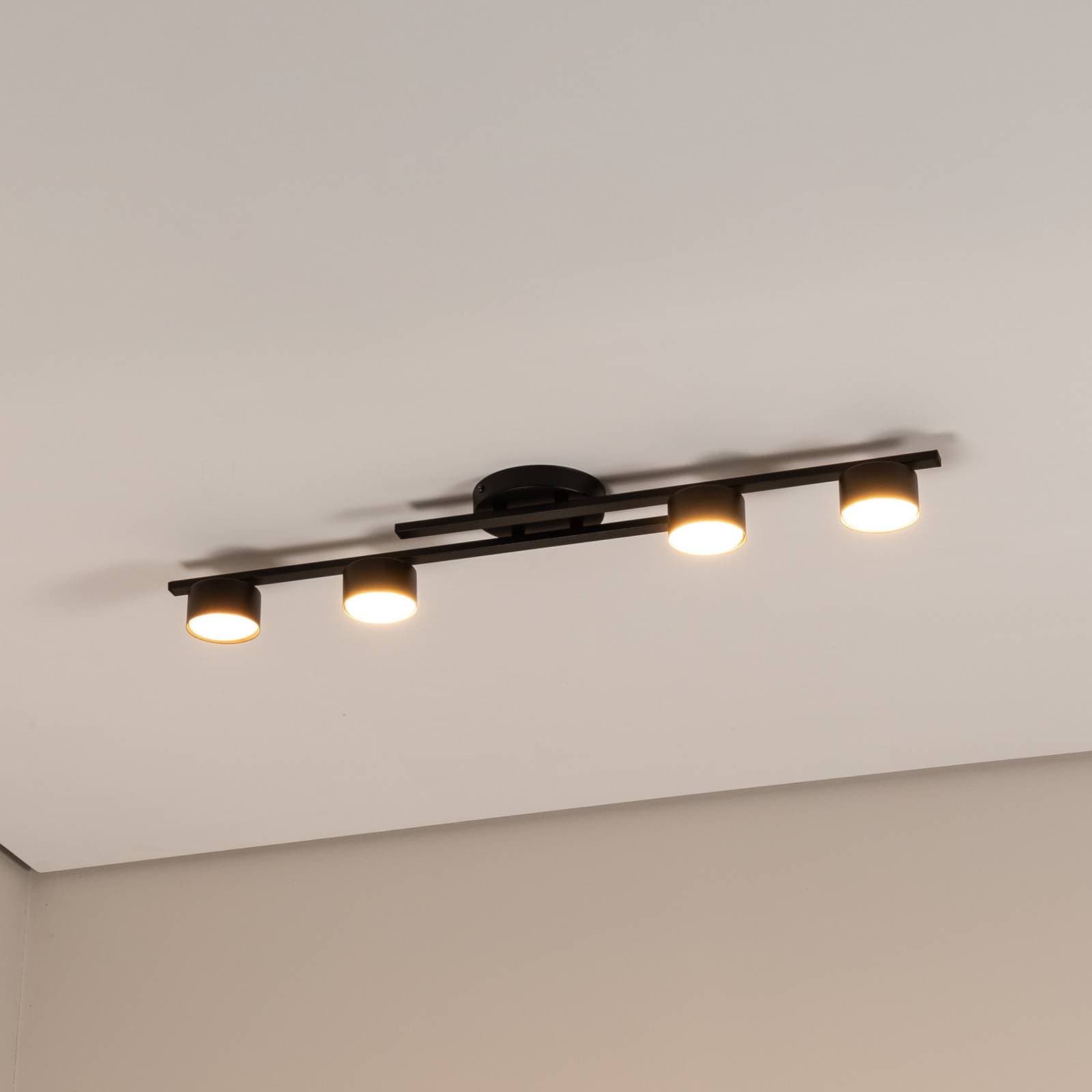 Stropné svietidlo Fragment, čierna farba, dĺžka 86 cm, kov, 4 svetlá.