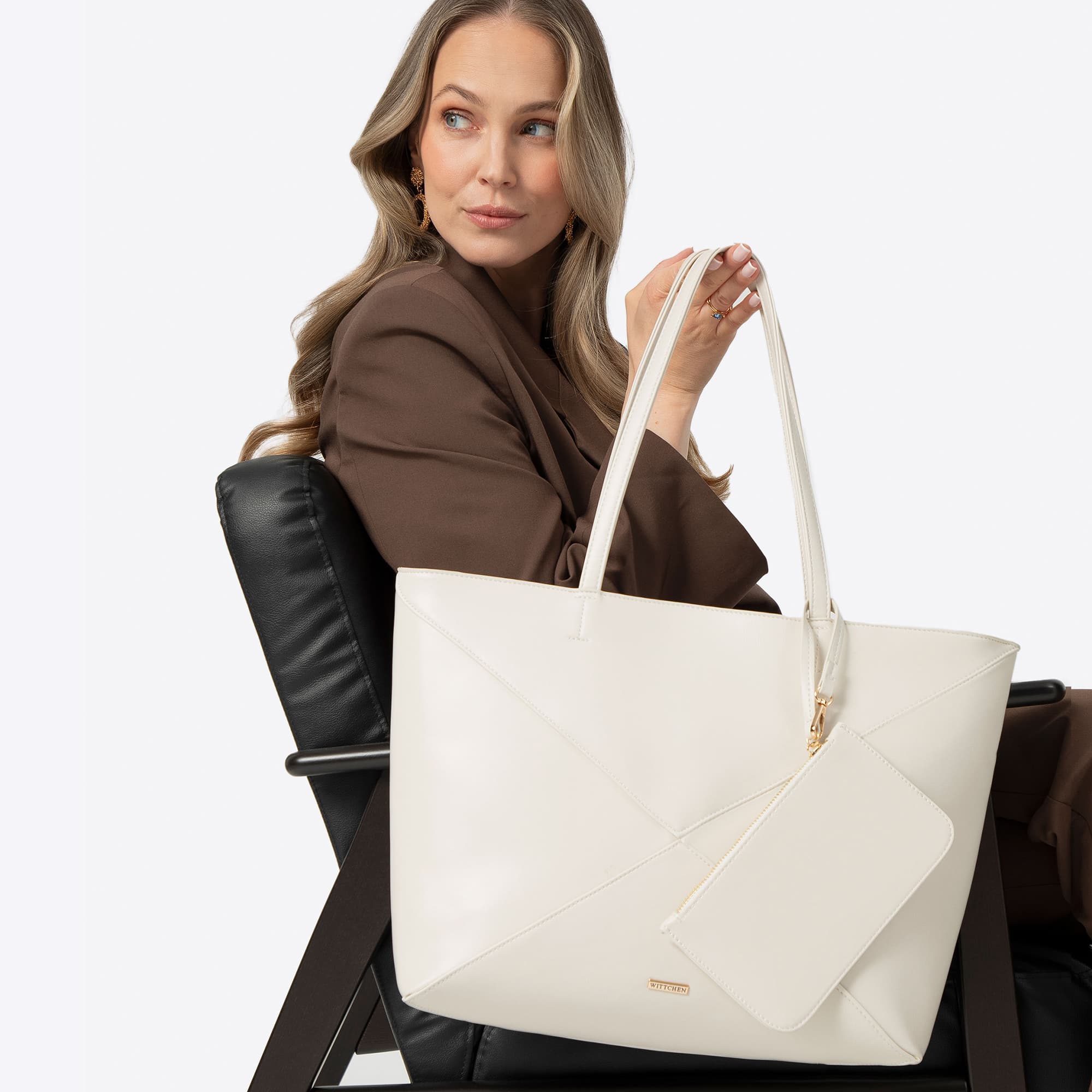 Dámska shopper kabelka z imitácie kože smotanová s dekoratívnym prešívaním 100-4Y-233-0
