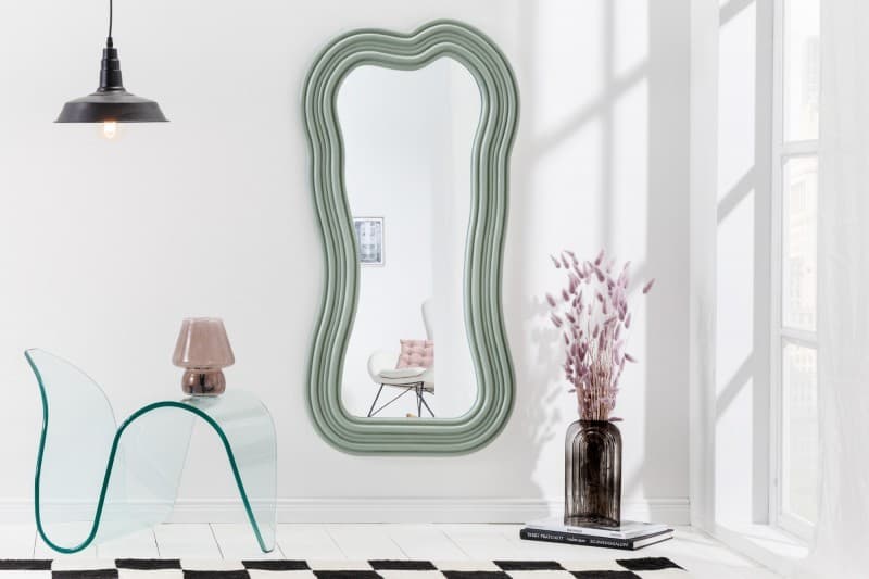Estila Asymetrické dizajnové art deco zrkadlo Swan s polyuretánovým rámom v pastelovej zelenej farbe s kaskádovým efektom 100cm