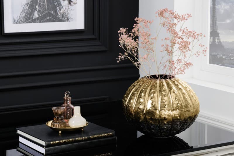 Estila Glamour váza Galactic v kovovom tepanom prevedení v zlatej farbe okrúhleho tvaru 30cm