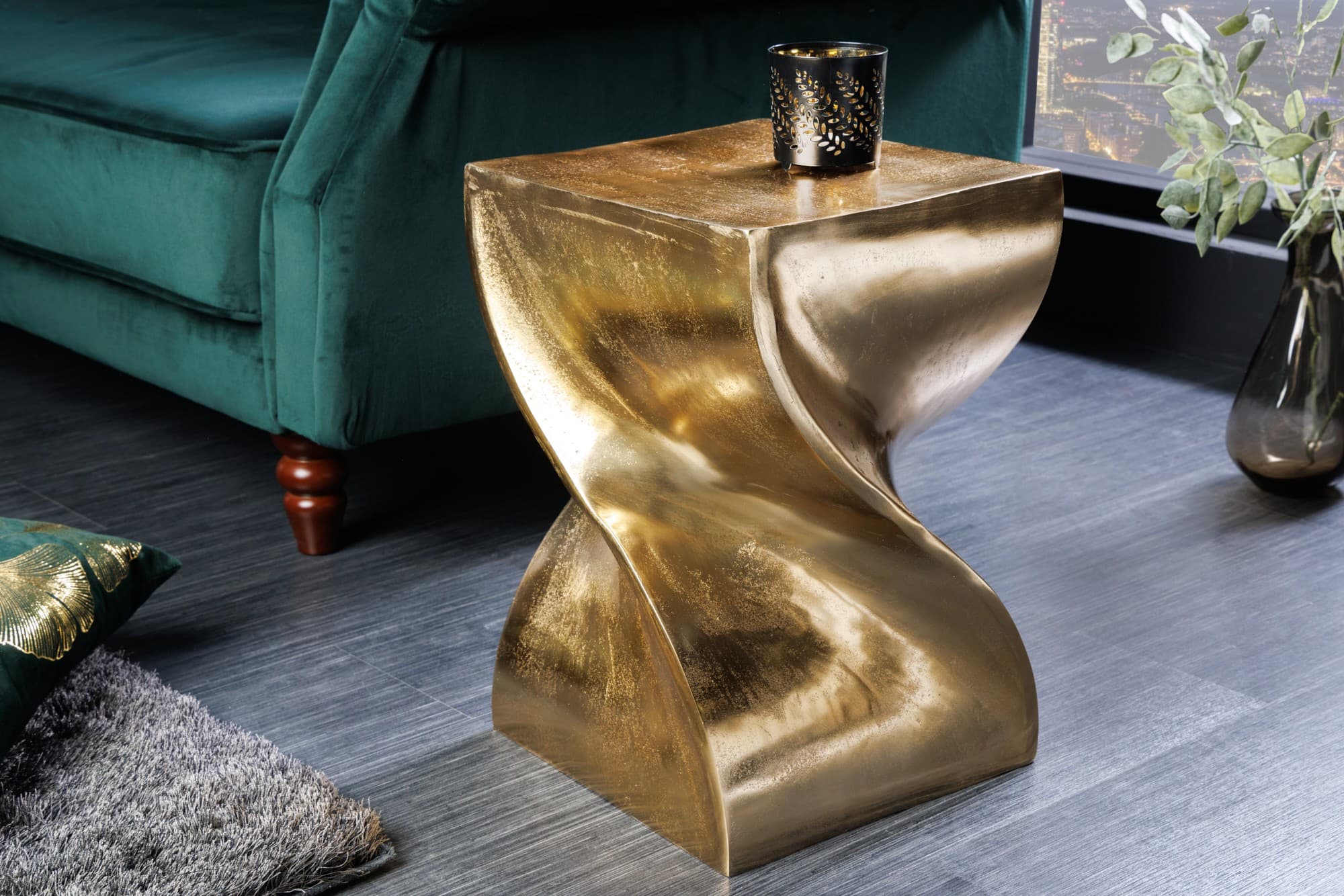 Estila Dizajnový štvorcový art deco príručný stolík Twist so zatočeným dizajnom v zlatej farbe 45 cm