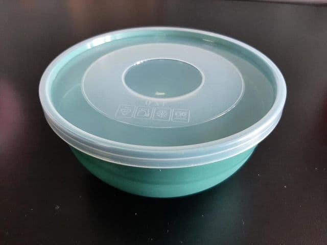 Kinekus Miska s krytom plastová 1,2 L mix farieb