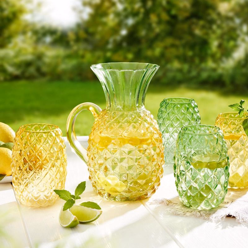 Karafa na vodu Ananas
