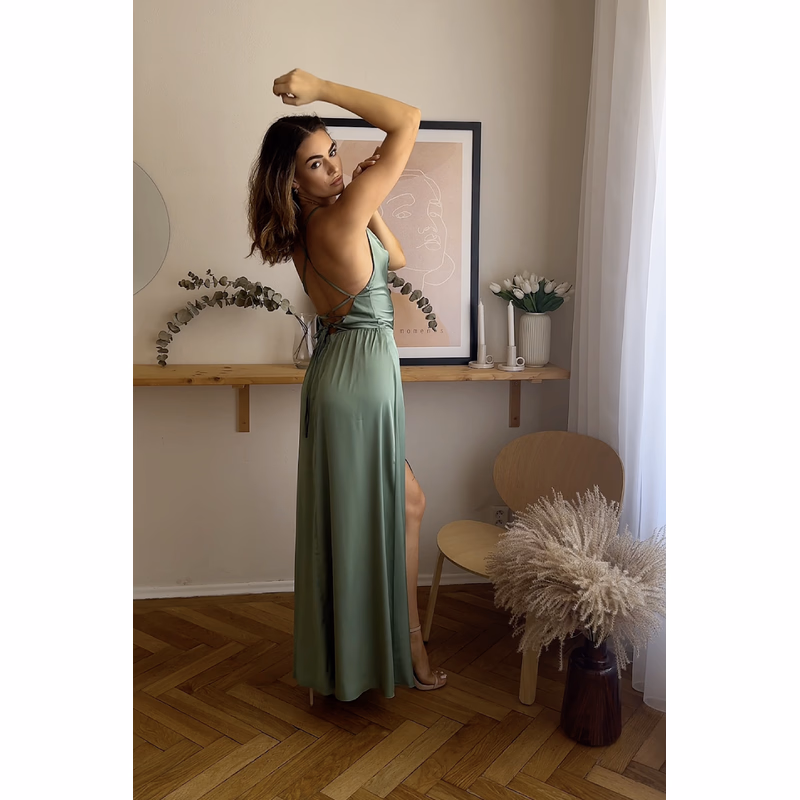Mally Zelené saténové šaty s odhaleným chrbtom Veľkosť: M
