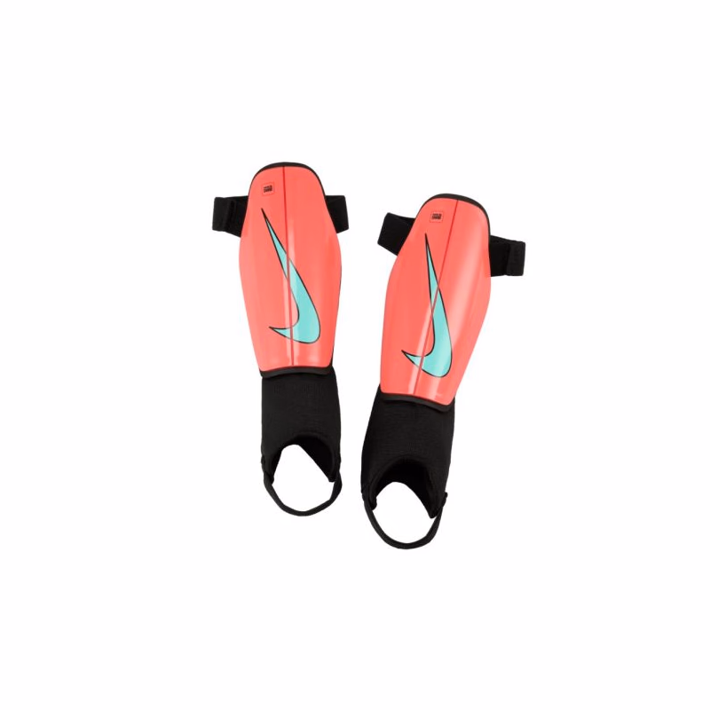 Futbalový chránič NIKE Charge (SP55)(52)