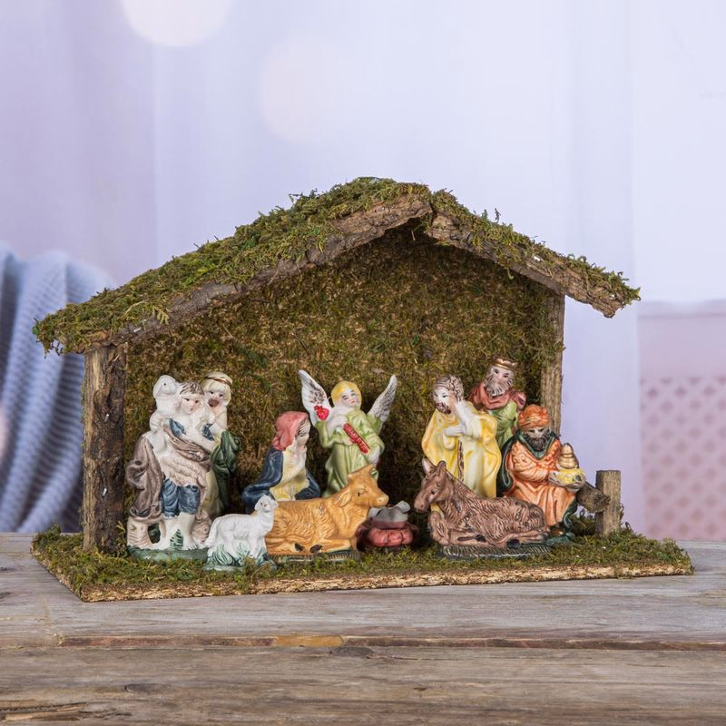 Drevené jasličky s porcelánovými figúrkami