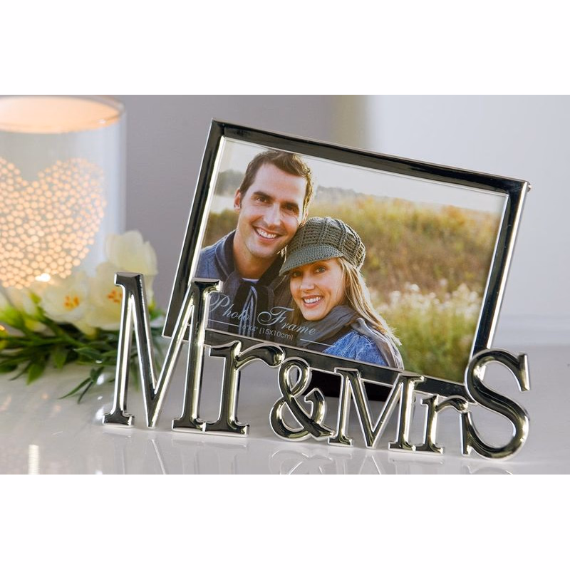 Kovový fotorámik s nápisom "Mr&Mrs"