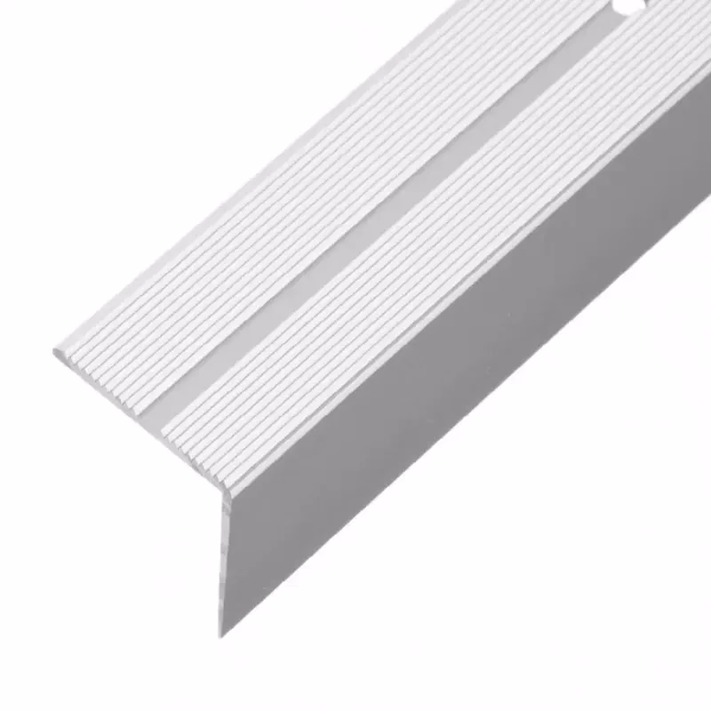 Schodiskový profil s drážkou LSSR 42x22 mm 1,0m strieborný