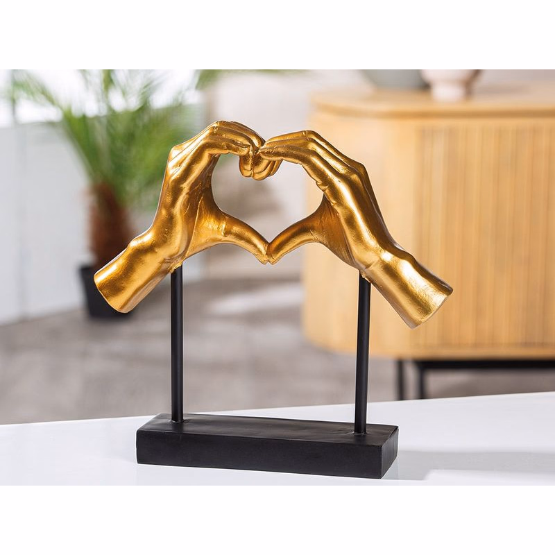 Socha zlatých rúk tvoriacich srdce "Amour"