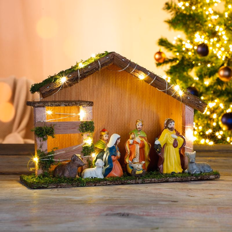 LED drevená postieľka s porcelánovými figúrkami
